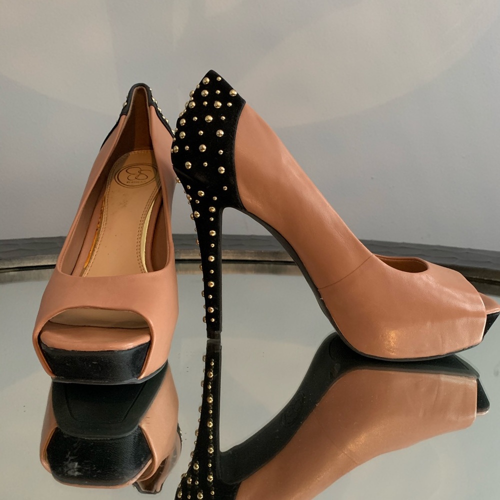 Jessica Simpson Stunning Platform